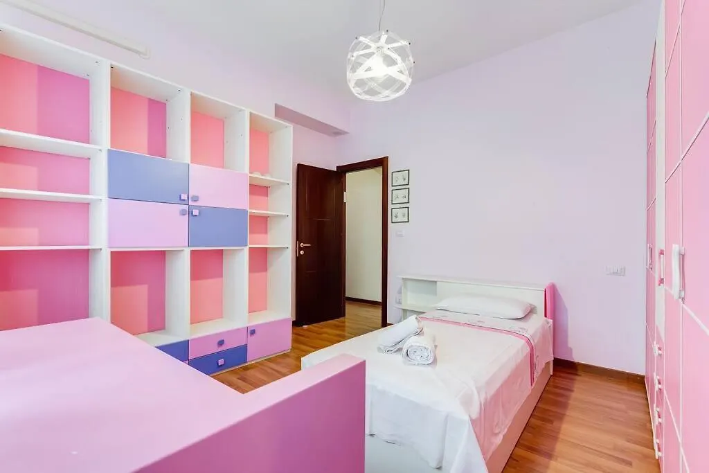 Exclusive Apartment In Eur Lake Rome 0*,