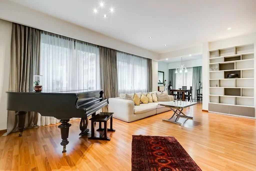 Exclusive Apartment In Eur Lake Rome