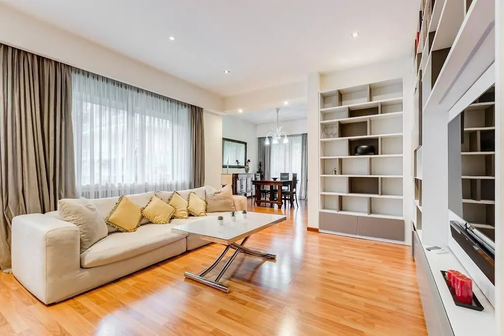 Exclusive Apartment In Eur Lake Rome Italy