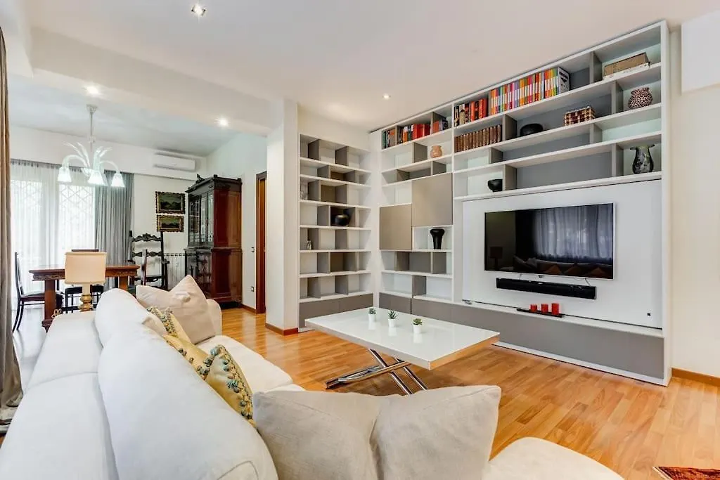 Exclusive Apartment In Eur Lake Rome