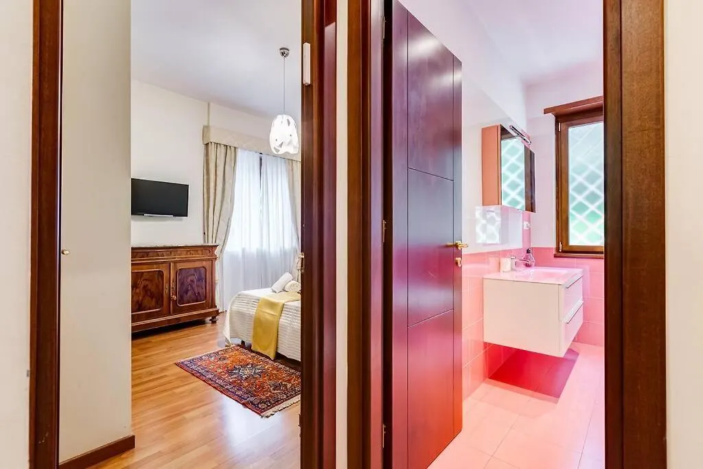 Exclusive Apartment In Eur Lake Rome