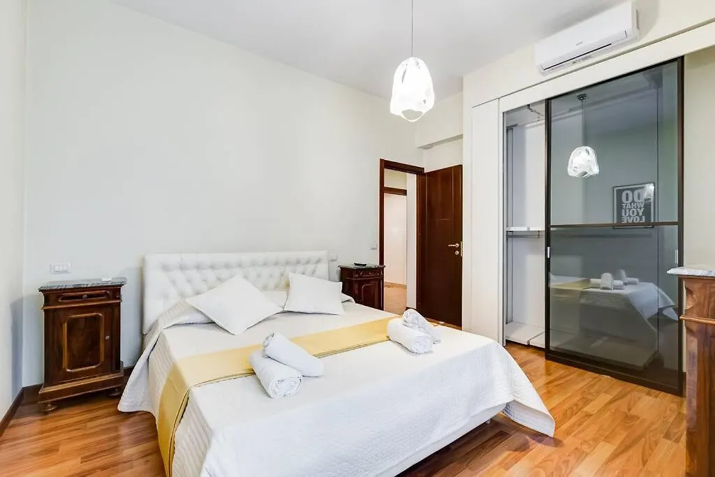 Exclusive Apartment In Eur Lake Rome